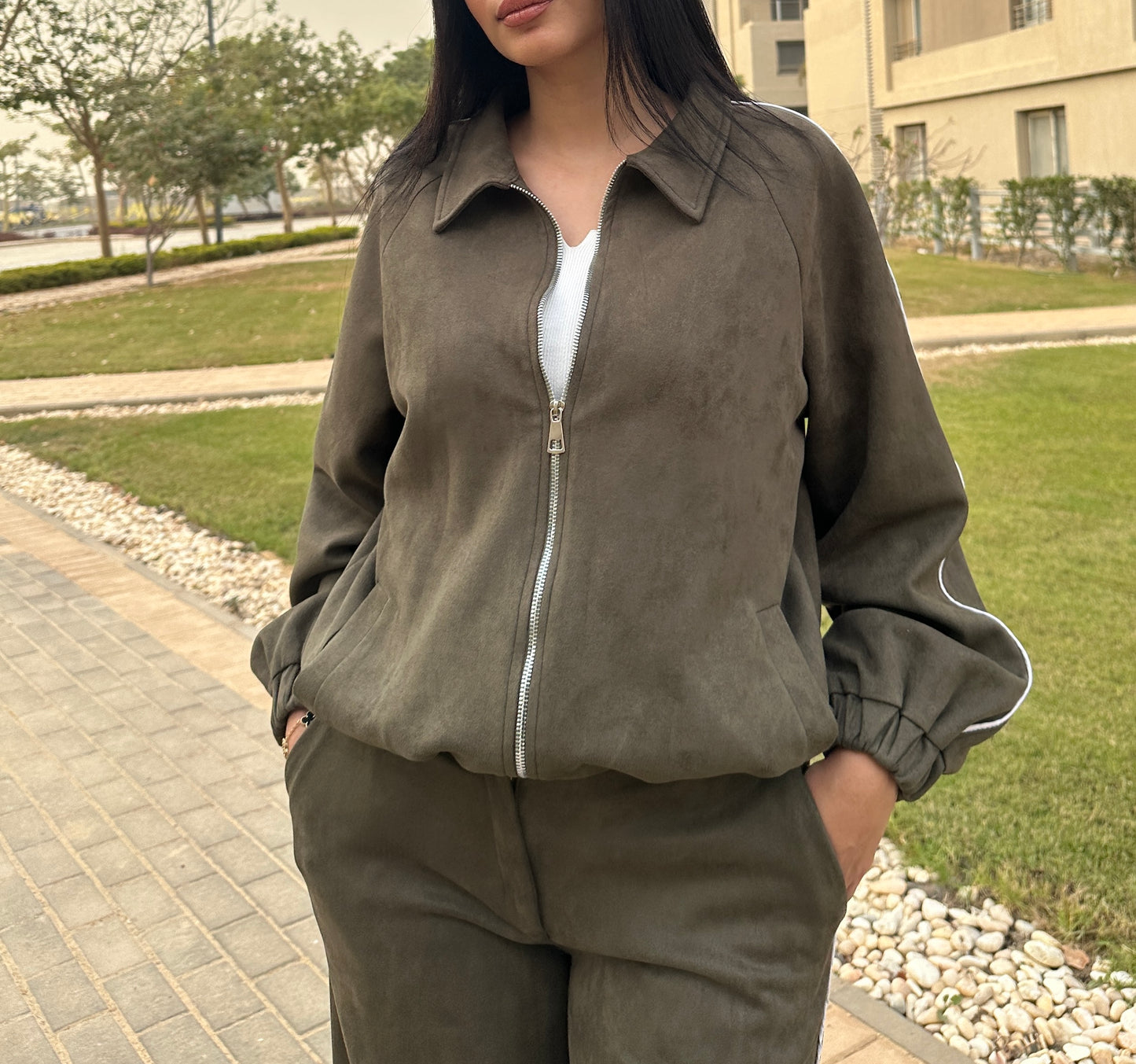 AURA - Set In Olive